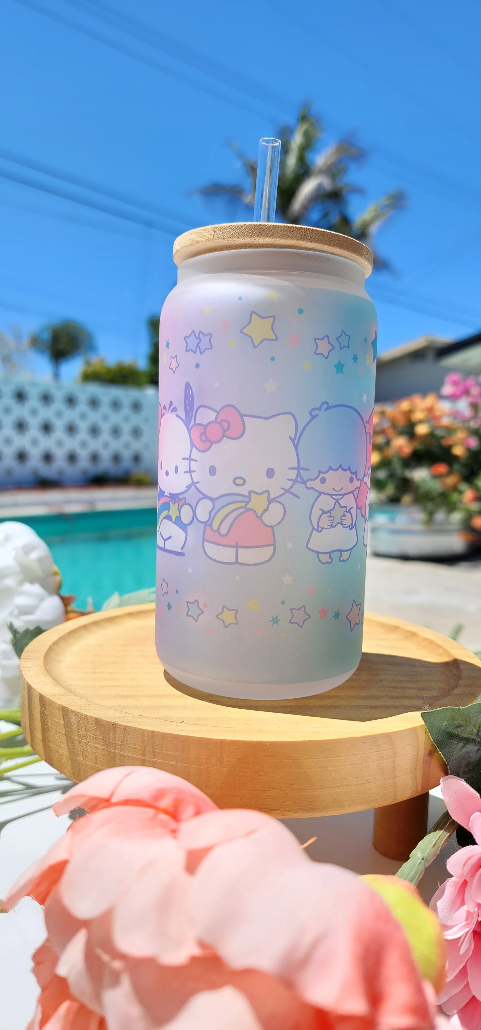  Hello Kitty and Friends Summer Print Glass Can, 16oz Glass Can  with Lid and Glass Straw, Mason Jar Cup with Bamboo Lid