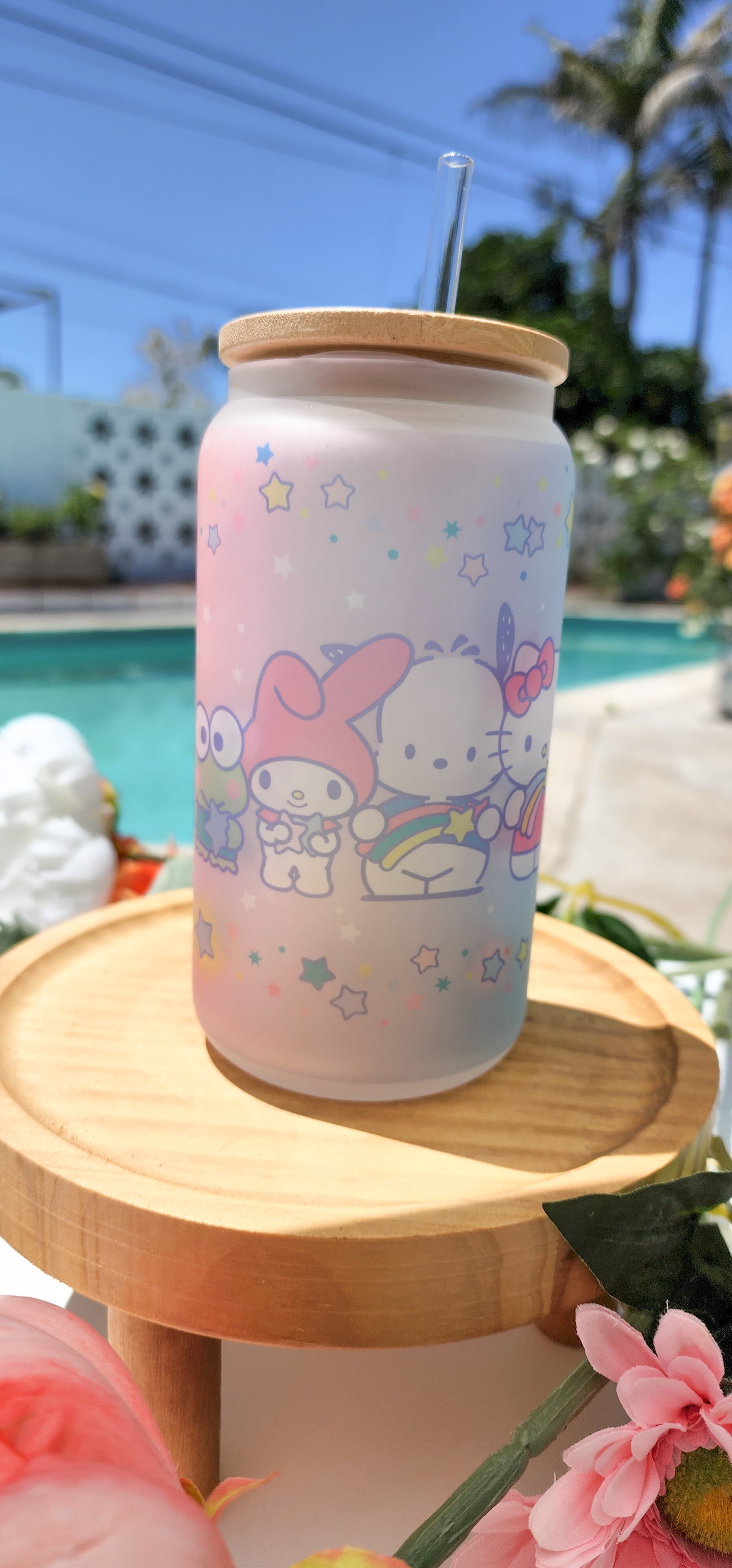  Hello Kitty and Friends Summer Print Glass Can, 16oz Glass Can  with Lid and Glass Straw, Mason Jar Cup with Bamboo Lid